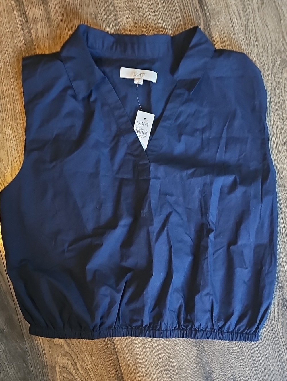 NWT LOFT Top Navy Sleeveless V-Neck Blouson  Medium